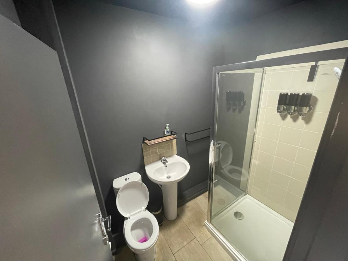 Town Center Willow Apartment - Sleeps Up To 10 - Dogs Welcome - 2 Minutes From Train Station Blackpool Extérieur photo