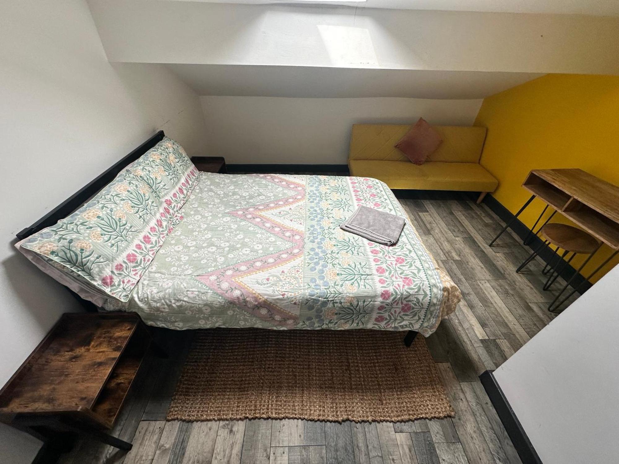 Town Center Willow Apartment - Sleeps Up To 10 - Dogs Welcome - 2 Minutes From Train Station Blackpool Extérieur photo